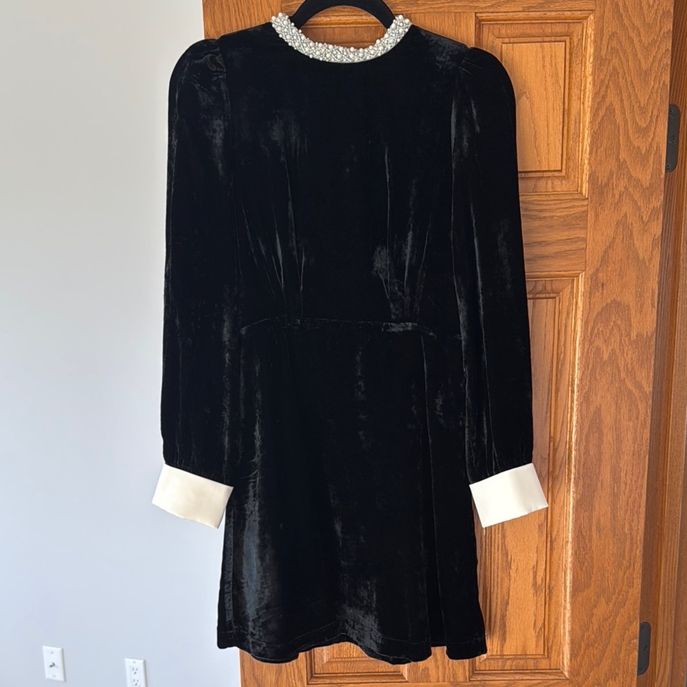 Chic Black Velvet Dress with Pearl Collar